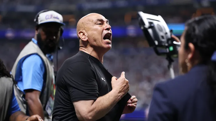 Hossam Hassan, técnico do Egito, reage após a derrota por 3 a 2 durante a partida das oitavas de final da Copa do Mundo da FIFA 2026 entre Argentina e Egito, no Estádio de Atlanta, em 7 de julho de 2026, em Atlanta, Geórgia. (Foto de Buda Mendes/Getty Images)