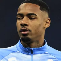 Allan estreia na Champions com finalização no travessão
