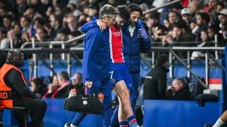 October 20, 2026, Paris, France, France: Khvicha KVARATSKHELIA of PSG looks injured during the UEFA Champions League, League Phase MD3 match between Paris Saint-Germain and FC Barcelona, Barca at Parc des Princes Stadium on October 20, 2026 in Paris, France. Paris France - ZUMAm308 20261020_zsp_m308_020 Copyright: xMatthieuxMirvillex