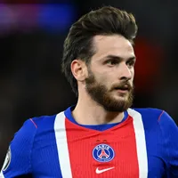 Khvicha Kvaratskhelia está fora da temporada no PSG