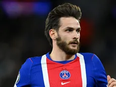 Khvicha Kvaratskhelia está fora da temporada no PSG