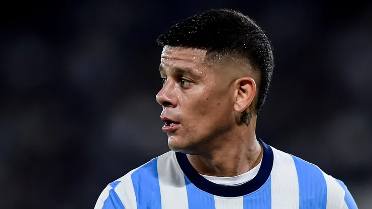 Marcos Rojo, do Racing Club, observa durante uma partida do Torneio Apertura Mercado Livre 2026 entre Racing Club e River Plate no Estádio Presidente Perón, em 12 de abril de 2026, em Avellaneda, Argentina. (Foto de Marcelo Endelli/Getty Images)