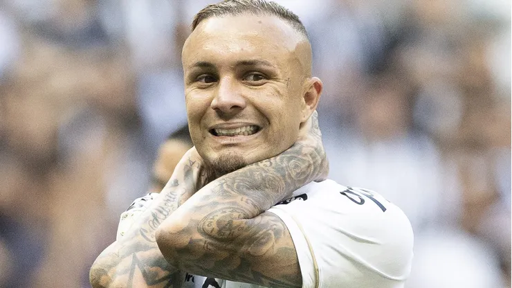 Everton Cebolinha mantém desejo de voltar à Europa.