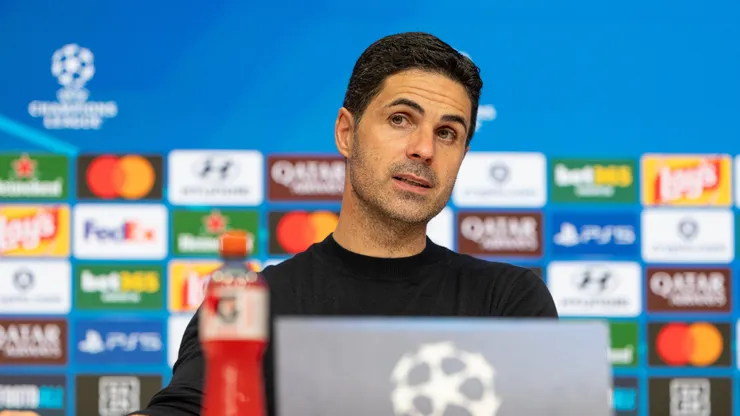 GER, Bavaria, Munich, Fussball, FC Bayern Muenchen - FC Arsenal, at the Allianz Arena, Munich, Champions League, League phase, Matchday 3, October 17, 2026, from left: Mikel Arteta FC Arsenal, Trainer, im intreview, pressekonferenz, im Portrait, Einzelbild, Freisteller, portrait, headshot, single image, cutout UEFA regulations prohibit any use of photographs as image sequences and or quasi-video, *** GER, Bavaria, Munich, Soccer, FC Bayern Munich vs. FC Arsenal, at the Allianz Arena, Munich, Champions League, group stage, Matchday 3, October 17, 2026, from left: Mikel Arteta, FC Arsenal coach, in an interview, at a press conference, portrait, single image, cutout, portrait, headshot, single image, cutout. UEFA regulations prohibit any use of photographs as image sequences and/or quasi-video, Copyright: HMB-Media/MichaelxNibel