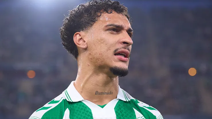 Antony se irrita ao ser substituído em vitória do Betis. Foto: Fran Santiago/Getty Images