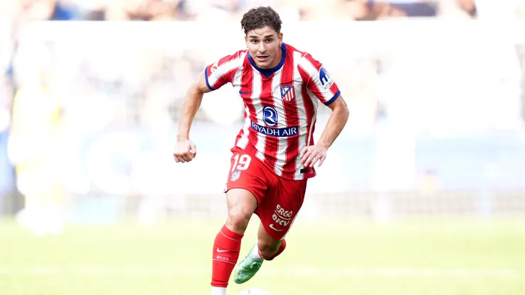 Julian Alvarez of Atletico Madrid runs with the ball during the LaLiga EA Sports 2026/27 match between RCD Espanyol de Barcelona and Atletico de Madrid at RCDE Stadium on October 17, 2026 in Barcelona, Spain.