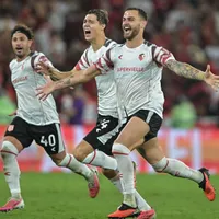 Estudiantes fatura alto com vaga na final
