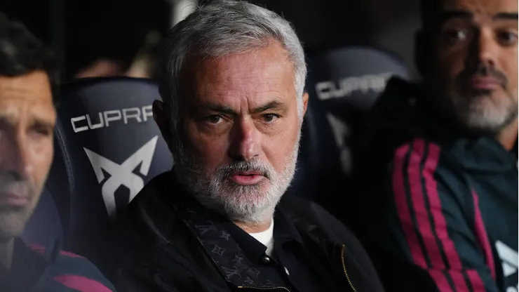 José Mourinho disse que Cancelo tinha que ter sido expulso. Foto: Jose Breton/IMAGO/Anadolu Agency
