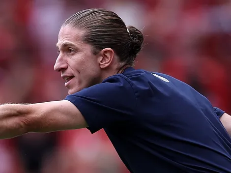 Filipe Luís tropeça contra filho de Ancelotti na França