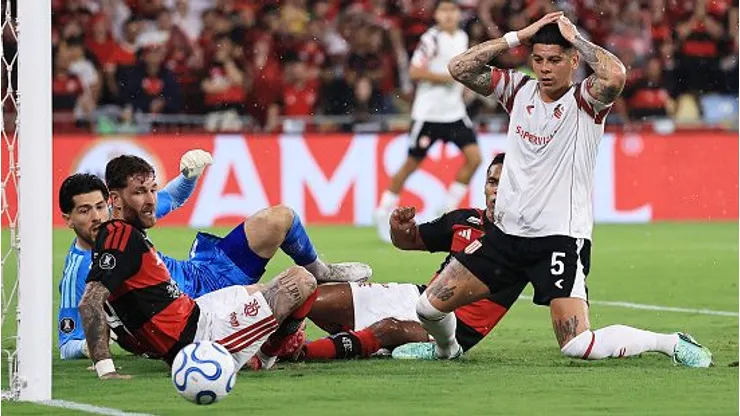 Rojo esteve em campo contra o Flamengo. Foto: Buda Mendes