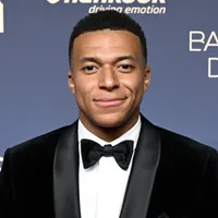 Mbappé reconhece erro em comentário sobre Mao Tsé-Tung