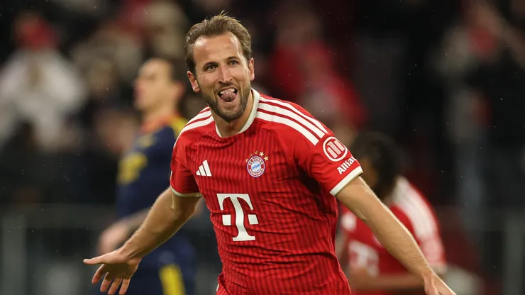 Harry Kane, do FC Bayern München, comemora o segundo gol da equipe durante a partida da 3ª rodada da fase de grupos da UEFA Champions League 2026/27 entre FC Bayern München e Arsenal FC, na Football Arena Munich, em 21 de outubro de 2026, em Munique, Alemanha. (Foto de Alex Grimm/Getty Images)