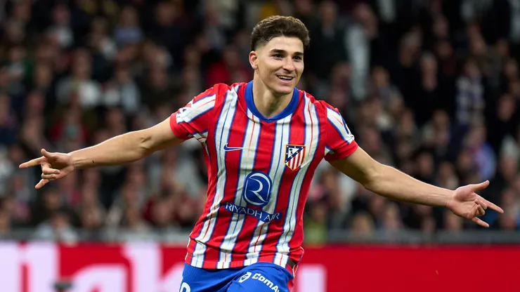 Julian Alvarez of Atletico de Madrid celebrates scoring his team's first goal from the penalty spot during the LaLiga match between Real Madrid CF and Atletico de Madrid at Estadio Santiago Bernabeu on February 08, 2025 in Madrid, Spain.