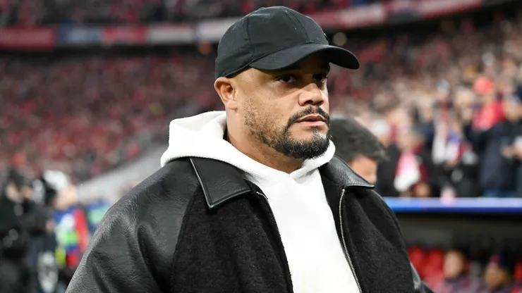 Treinador do Bayern de Munique, Vincent Kompany, sofreu um desmaio durante treino no CT e precisou ser encaminhado ao hospital. Foto: IMAGO / Ulrich Hufnagel