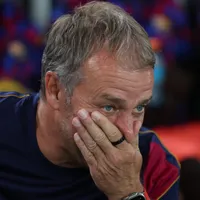 Defesa do Barcelona vira pesadelo e Flick ensaia 11ª formação