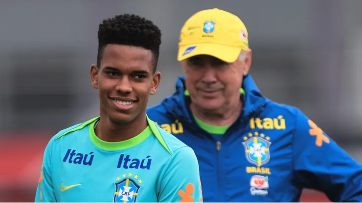 SP - SAO PAULO - 08/06/2025 - BRASIL, TREINO - Estevao jogador do Brasil e Carlo Ancelotti tecnico do Brasil durante treino no Centro de Treinamento CT Joaquim Grava. Foto: Ettore Chiereguini/AGIF