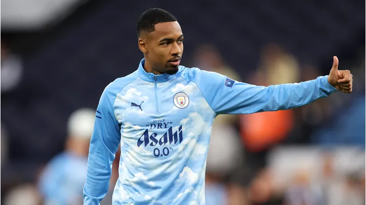 MANCHESTER, ENGLAND - SEPTEMBER 17: Allan of Manchester City warms up before the Carabao Cup Third Round match between Manchester City and Norwich City at Etihad Stadium on September 17, 2026 in Manchester, England. (Photo by Matt McNulty/Getty Images)