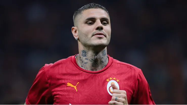 ISTANBUL, TURKEY - AUGUST 27: Mauro Icardi of Galatasaray warms up during the UEFA Champions League match between Galatasaray and Young Boys at Rams Park on August 27, 2024 in Istanbul, Turkey. (Photo by Ahmad Mora/Getty Images)