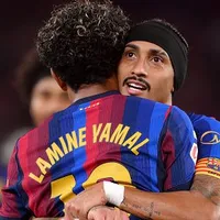 Raphinha decide em goleada do Barcelona com dois gols